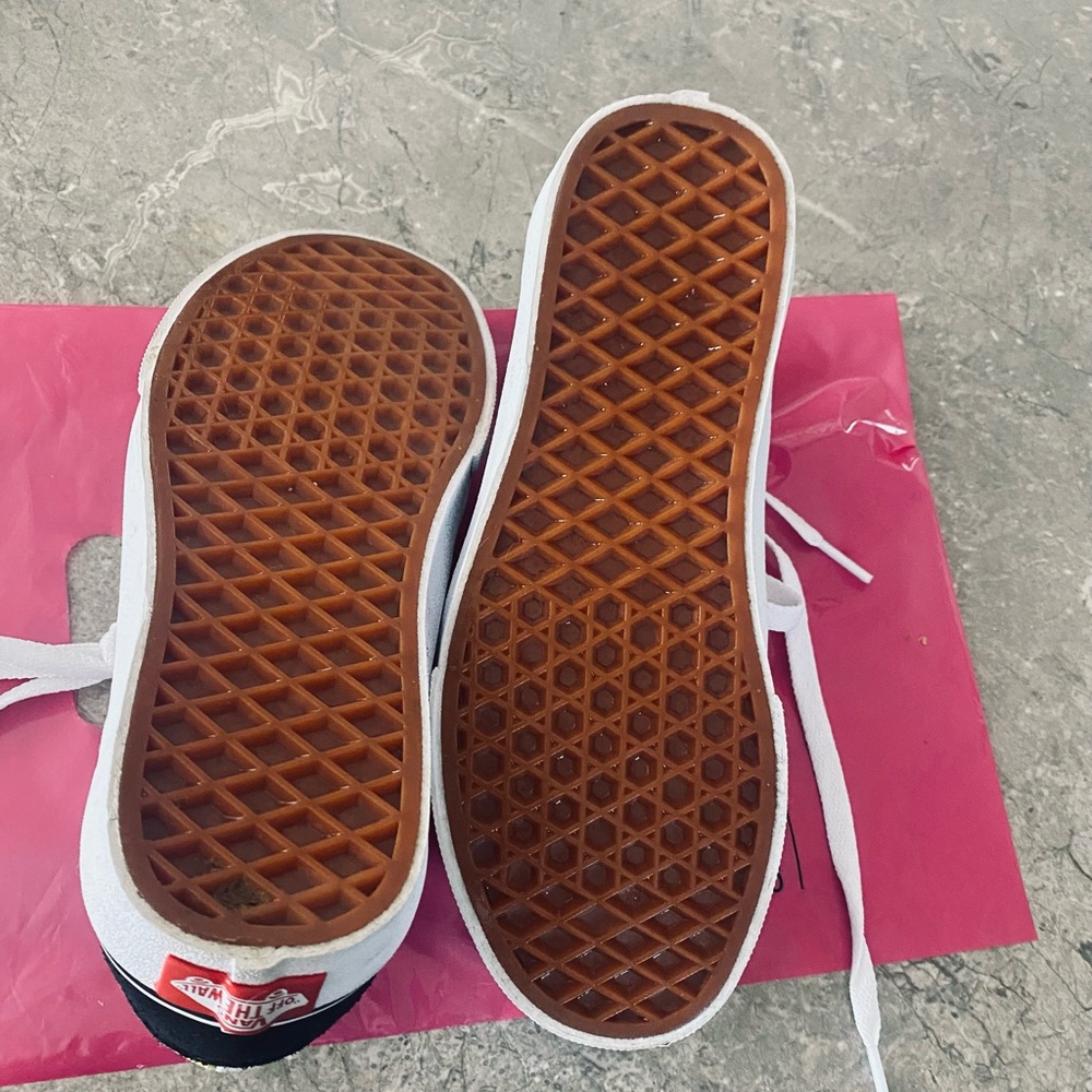 Vans - Picture 5 of 6